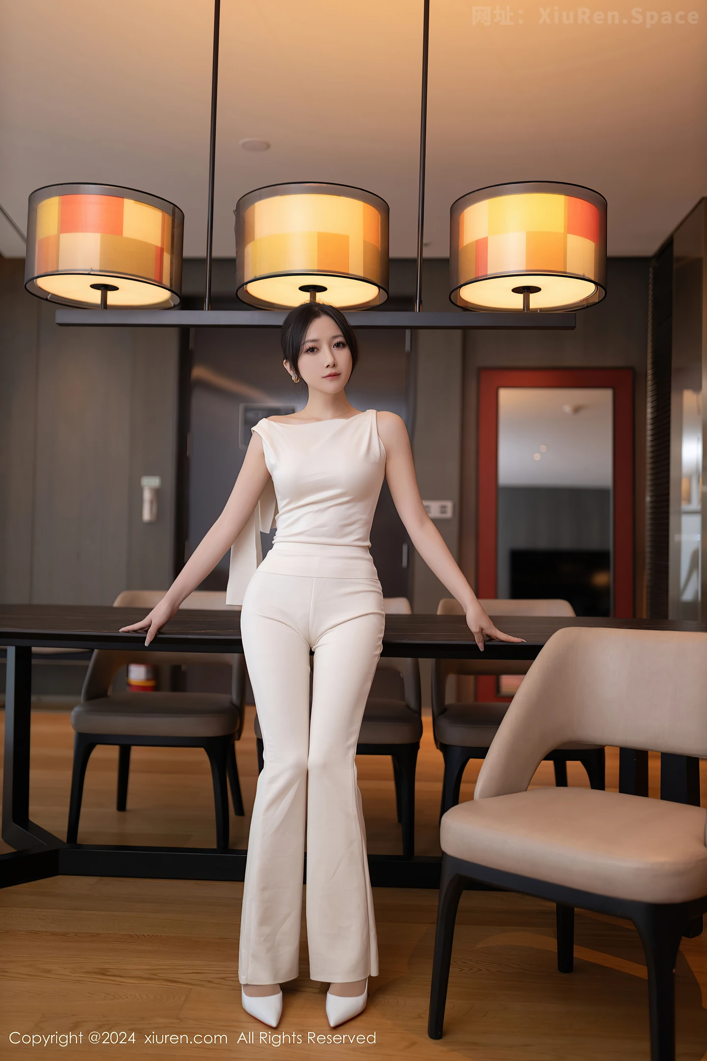 图片[3]-[XiuRen秀人网] VOL.9457 模特鱼子酱Fish职场主题浅色服饰配超薄肉丝秀曼妙身姿诱惑写真80P-秀人网官方网站